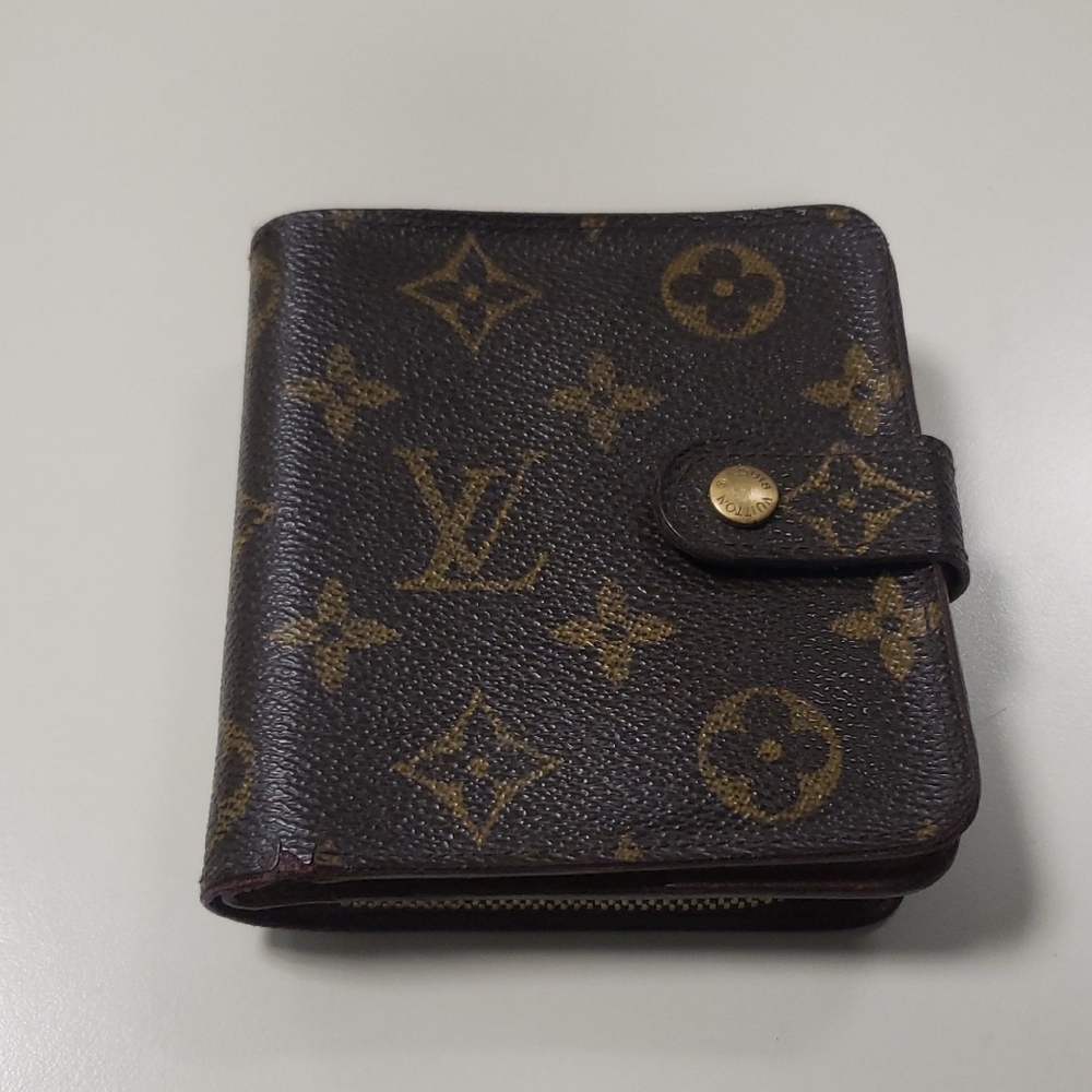 Louis Vuitton Monogram Canvas Wallet